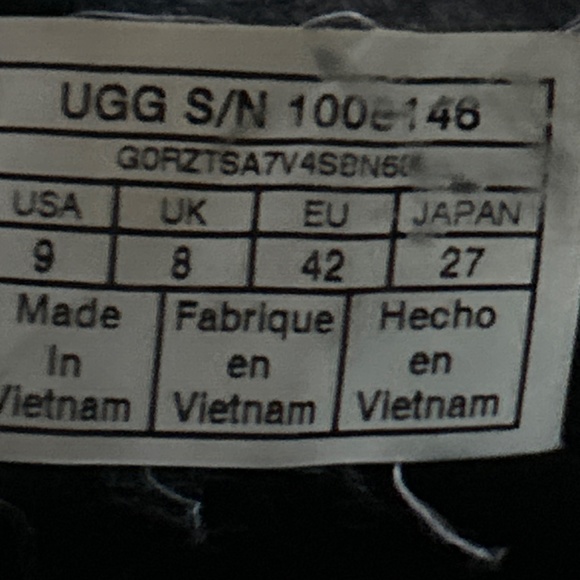 Ugg Winter Boots in Black size 9 men’s - Picture 6 of 6